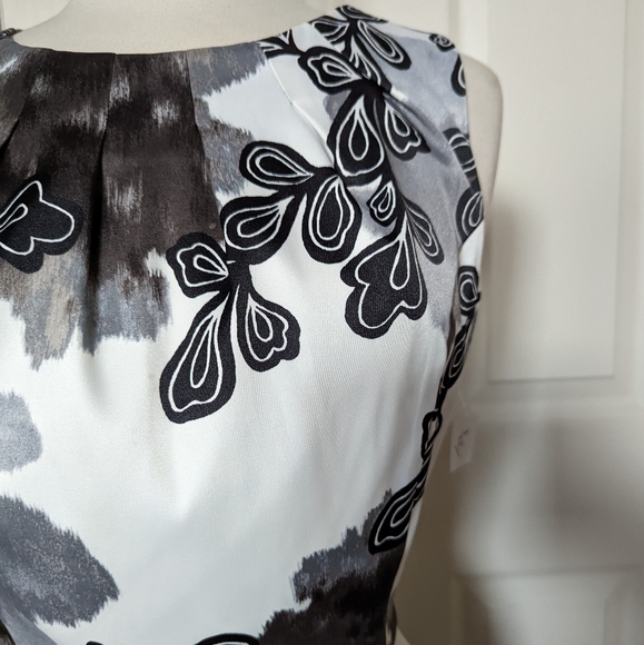 Form Fitting Midi Dress - Picture 4 of 5